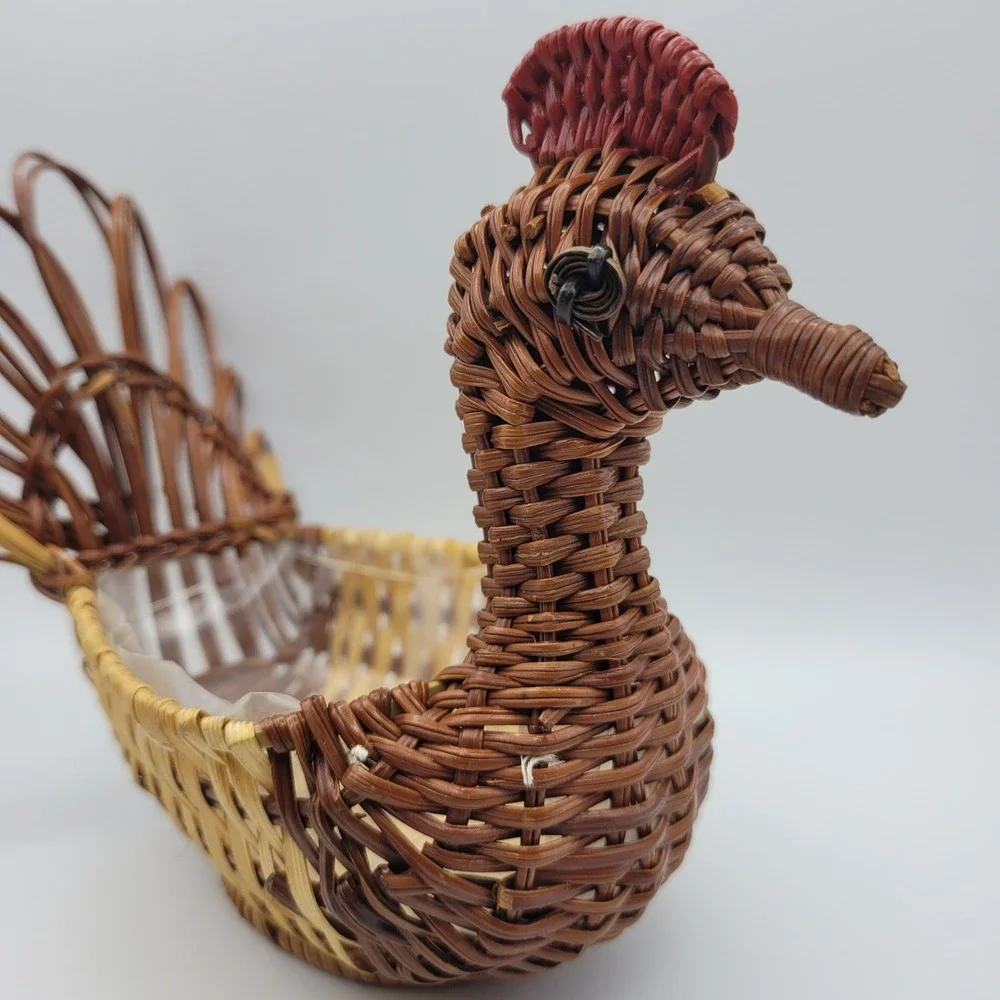 Cute Wicker Chicken Basket Planter with Liner‎ Vintage Farmhouse Decor
